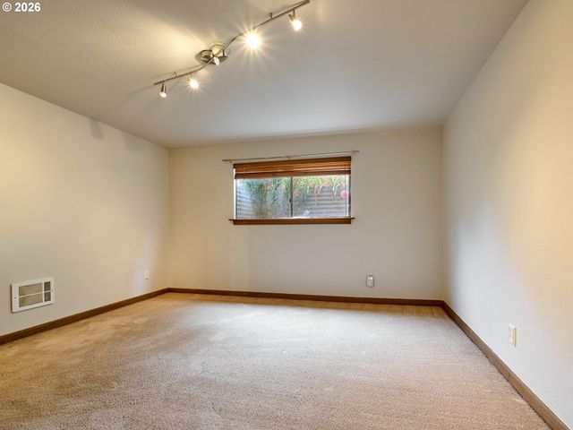 3780 VICTOR POINT Rd Ne, Silverton, OR 97381