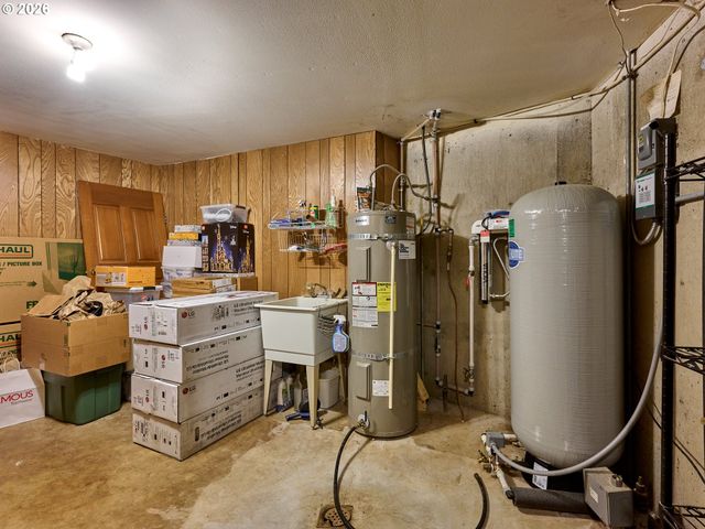 3780 VICTOR POINT Rd Ne, Silverton, OR 97381