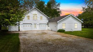 2145 E 770, Wolcottville, IN 46795