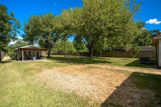 116 Texas Avenue, League City, TX 77573