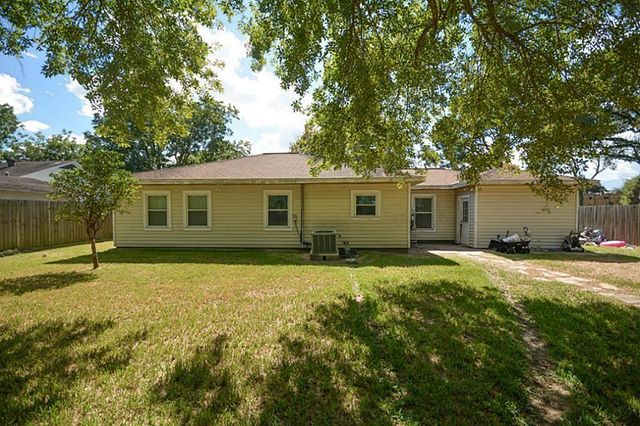 116 Texas Avenue, League City, TX 77573
