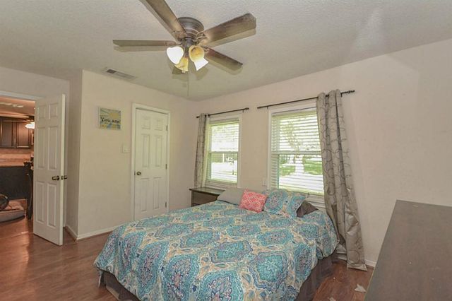 116 Texas Avenue, League City, TX 77573