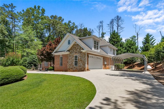 135 Sunset Bay Boulevard, Seneca, SC 29672