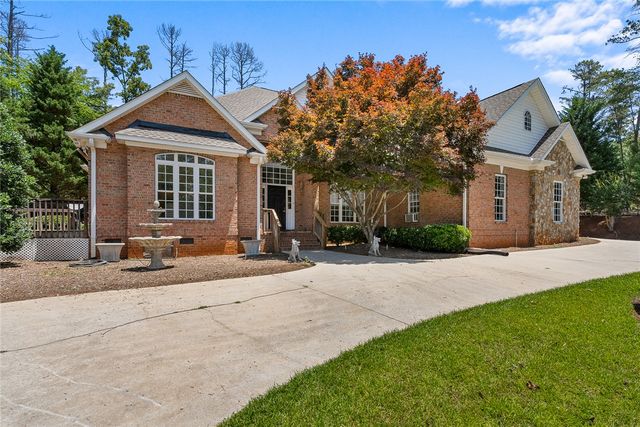 135 Sunset Bay Boulevard, Seneca, SC 29672