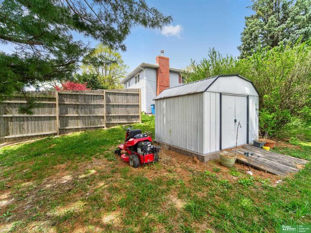 12331 Grey Fawn Drive, Omaha, NE 68154