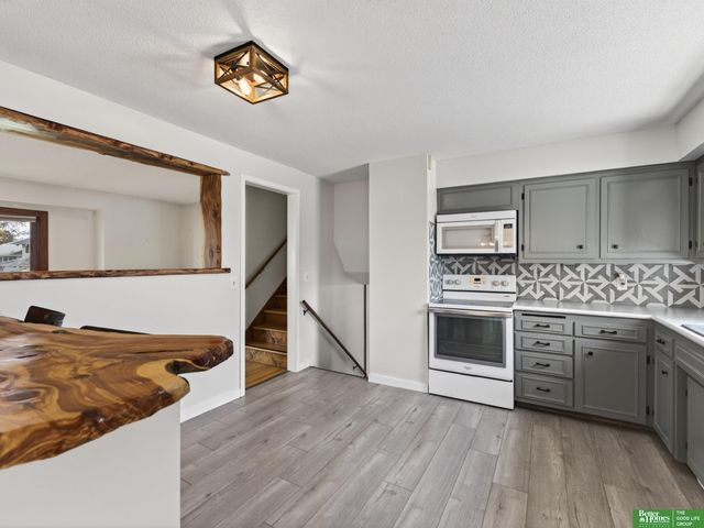 12331 Grey Fawn Drive, Omaha, NE 68154