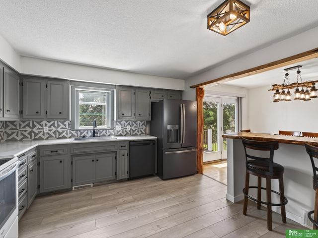 12331 Grey Fawn Drive, Omaha, NE 68154