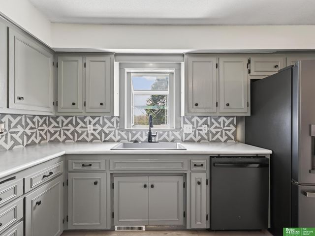 12331 Grey Fawn Drive, Omaha, NE 68154