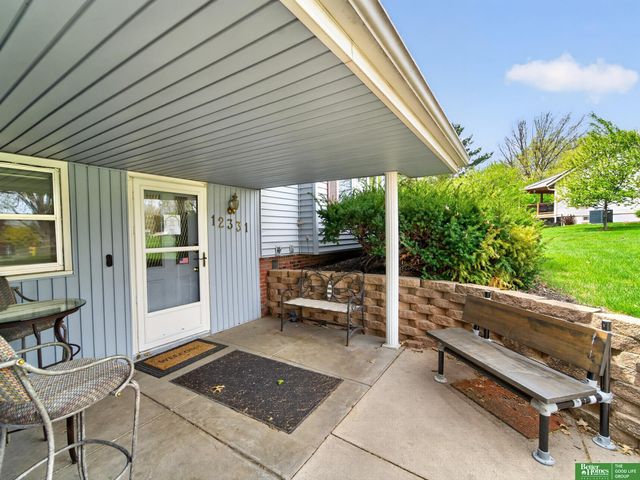 12331 Grey Fawn Drive, Omaha, NE 68154