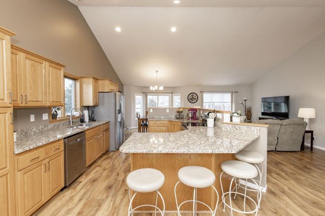 3322 42nd Avenue S, Fargo, ND 58104