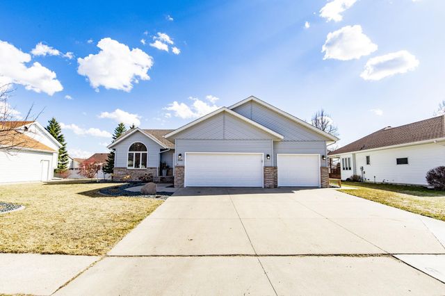 3322 42nd Avenue S, Fargo, ND 58104