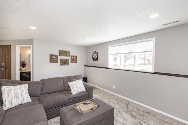 3322 42nd Avenue S, Fargo, ND 58104