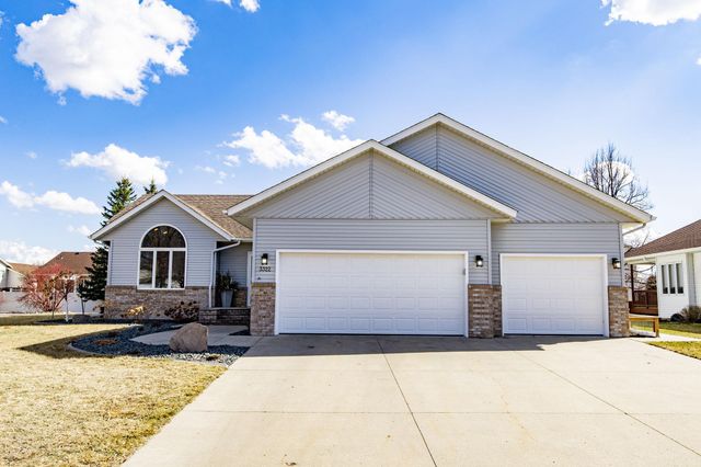 3322 42nd Avenue S, Fargo, ND 58104