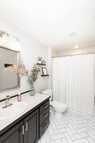 3322 42nd Avenue S, Fargo, ND 58104