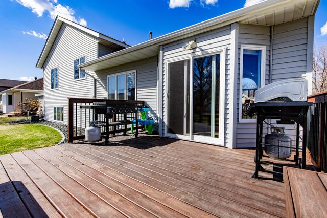 3322 42nd Avenue S, Fargo, ND 58104