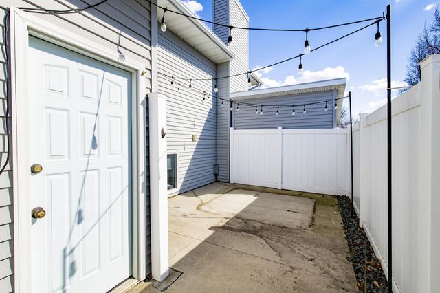 3322 42nd Avenue S, Fargo, ND 58104