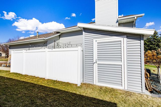 3322 42nd Avenue S, Fargo, ND 58104