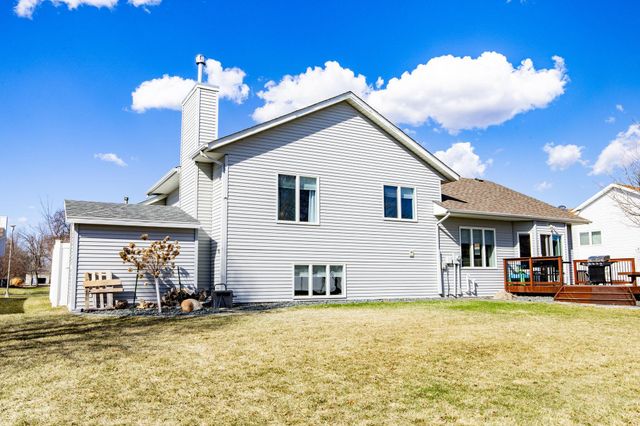 3322 42nd Avenue S, Fargo, ND 58104