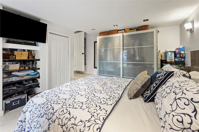 117 SW 6th Street, Hallandale Beach, FL 33009