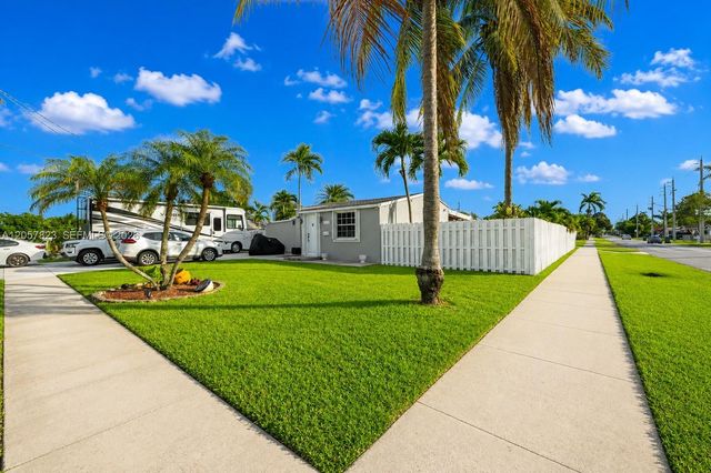 117 SW 6th Street, Hallandale Beach, FL 33009