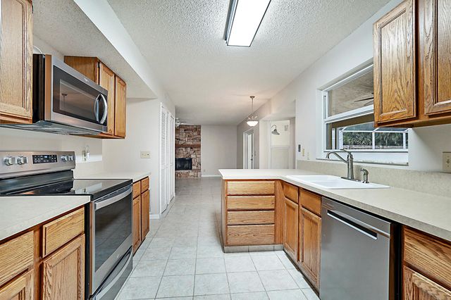 3847 Woods Walk Boulevard, Lake Worth, FL 33467