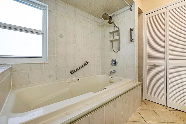 3847 Woods Walk Boulevard, Lake Worth, FL 33467