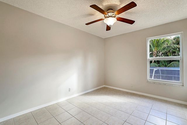 3847 Woods Walk Boulevard, Lake Worth, FL 33467