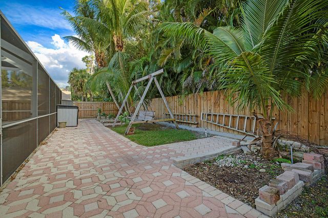 3847 Woods Walk Boulevard, Lake Worth, FL 33467