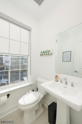 10 Dorchester Ln 10, East Hanover Twp., NJ 07936