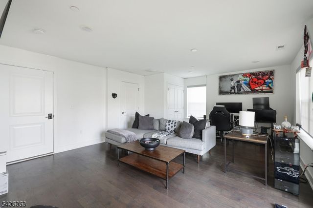 10 Dorchester Ln 10, East Hanover Twp., NJ 07936