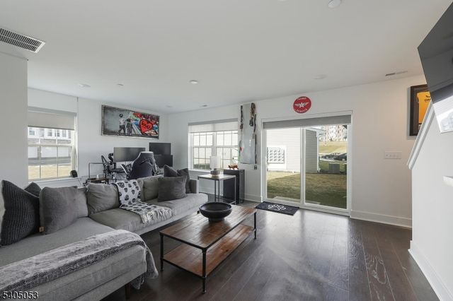 10 Dorchester Ln 10, East Hanover Twp., NJ 07936