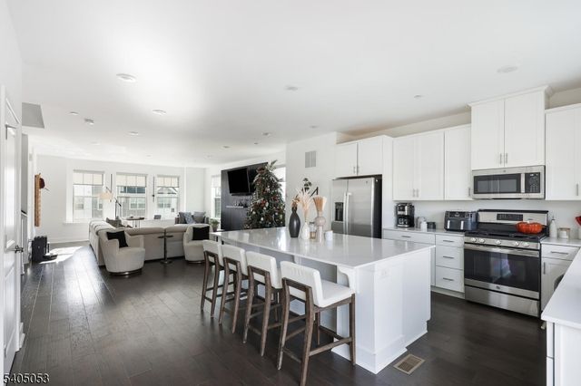 10 Dorchester Ln 10, East Hanover Twp., NJ 07936