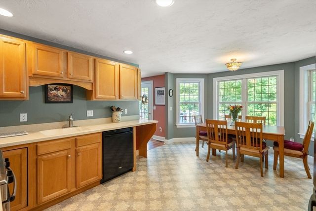 88 Early Red Circle, Plymouth, MA 02360