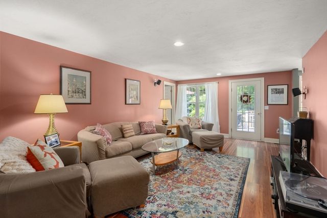 88 Early Red Circle, Plymouth, MA 02360