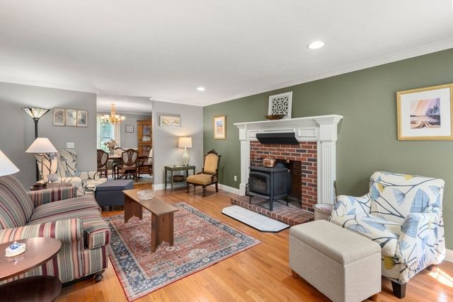 88 Early Red Circle, Plymouth, MA 02360