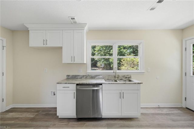 9316 Davenport RD, Gloucester, VA 23061