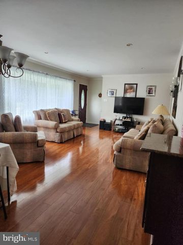 185 SOUTH AVE, Mount Holly, NJ 08060