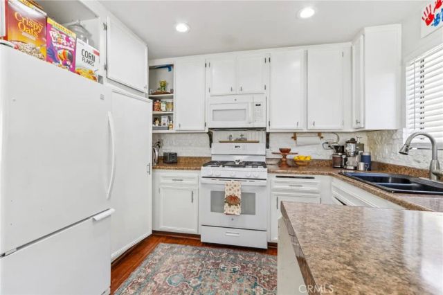 14201 Foothill Boulevard 17, Sylmar, CA 91342