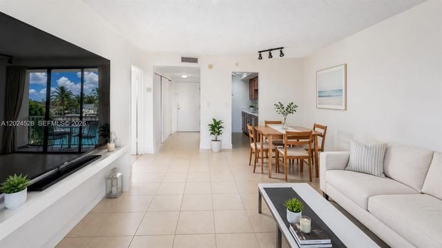 2350 NE 135th St 206, North Miami, FL 33181