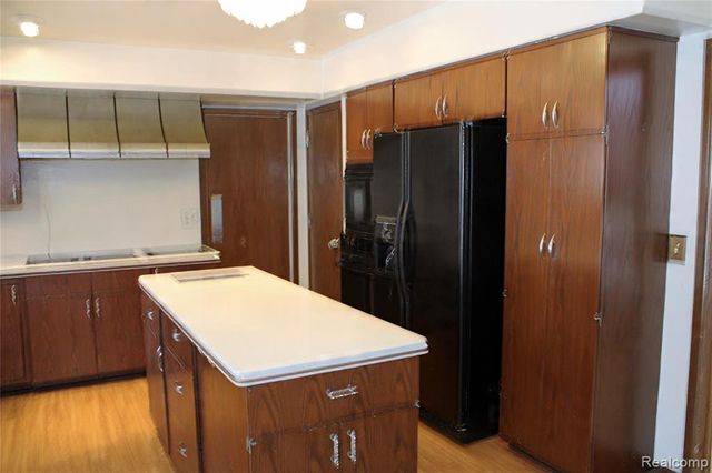 23800 Riverview Drive, Southfield, MI 48034