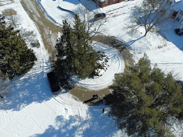 23800 Riverview Drive, Southfield, MI 48034