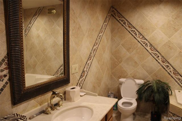 23800 Riverview Drive, Southfield, MI 48034