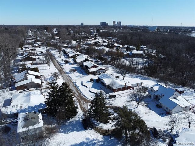 23800 Riverview Drive, Southfield, MI 48034