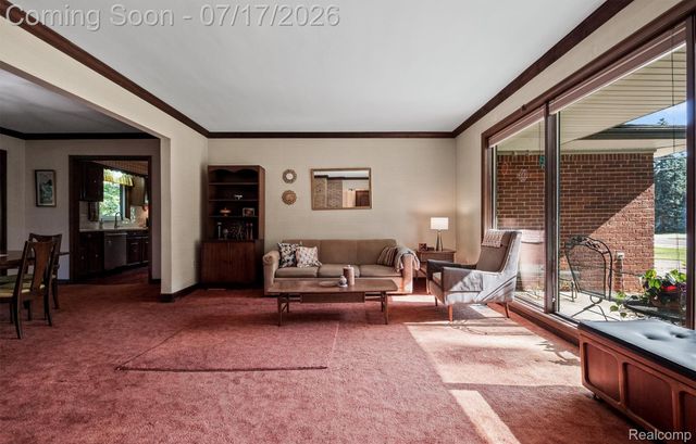 23251 Cass Avenue, Farmington, MI 48335