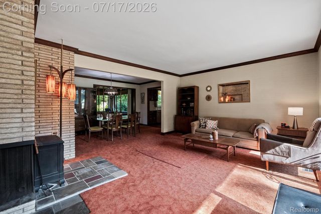 23251 Cass Avenue, Farmington, MI 48335