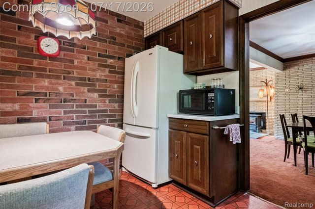 23251 Cass Avenue, Farmington, MI 48335