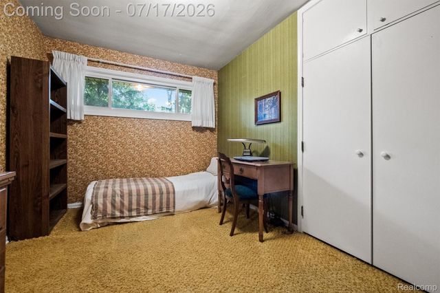 23251 Cass Avenue, Farmington, MI 48335