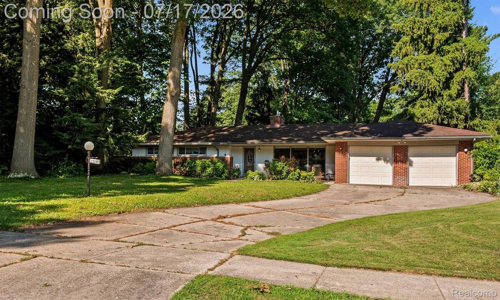 23251 Cass Avenue, Farmington, MI 48335