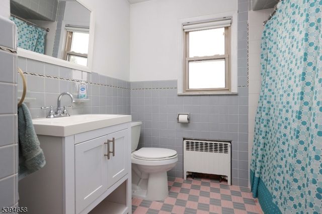 825 Dennis Pl, Linden City, NJ 07036