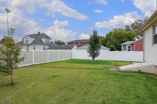 825 Dennis Pl, Linden City, NJ 07036